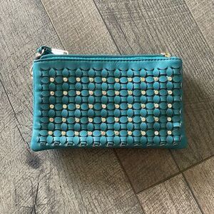 New In Packaging! Green Clutch with Gold Detail. Perfect Formal Accessory!